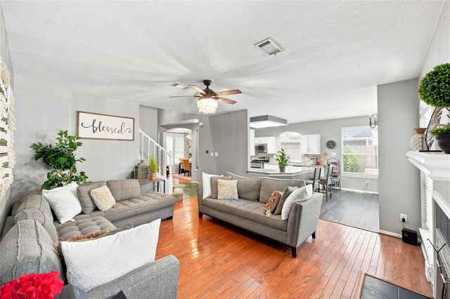 10827 Oak Acres Drive, Houston, TX 77065