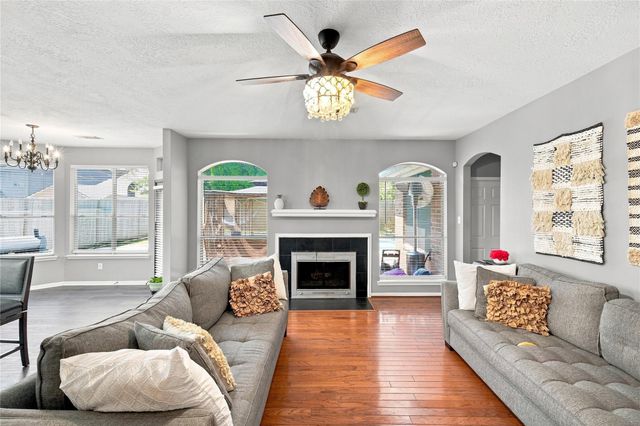 10827 Oak Acres Drive, Houston, TX 77065