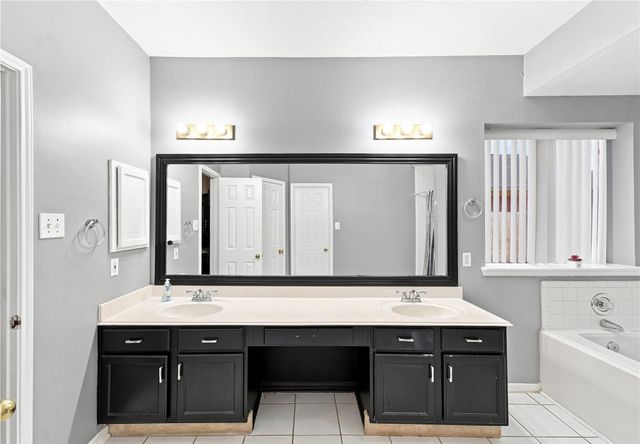 10827 Oak Acres Drive, Houston, TX 77065