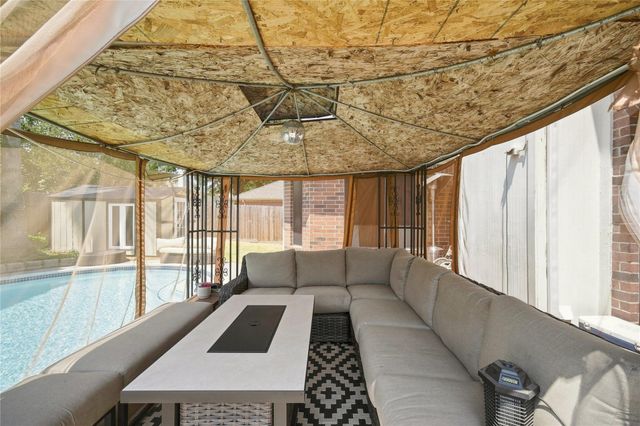 10827 Oak Acres Drive, Houston, TX 77065