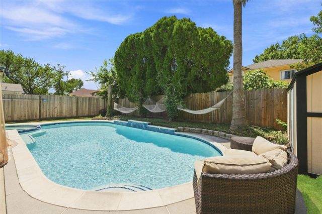 10827 Oak Acres Drive, Houston, TX 77065