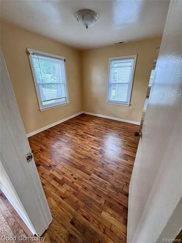 21541 Collingham Avenue, Farmington Hills, MI 48336