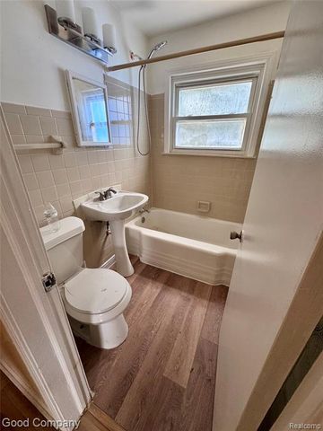 21541 Collingham Avenue, Farmington Hills, MI 48336