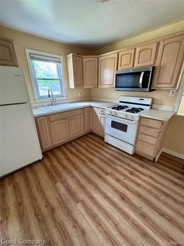 21541 Collingham Avenue, Farmington Hills, MI 48336