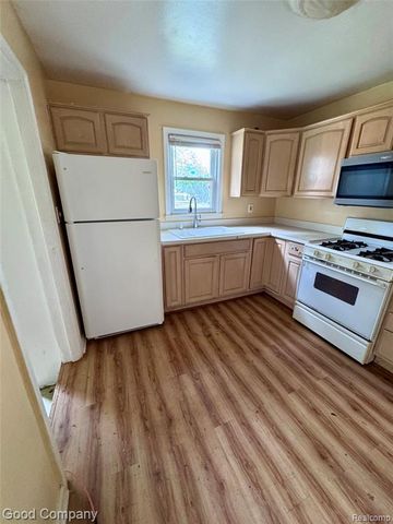 21541 Collingham Avenue, Farmington Hills, MI 48336