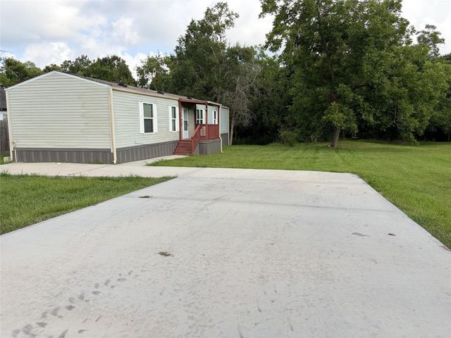 215 Live Oak Street, Crosby, TX 77532