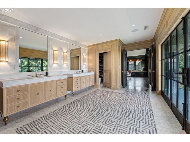 4311 Sw GREENLEAF Dr, Portland, OR 97221