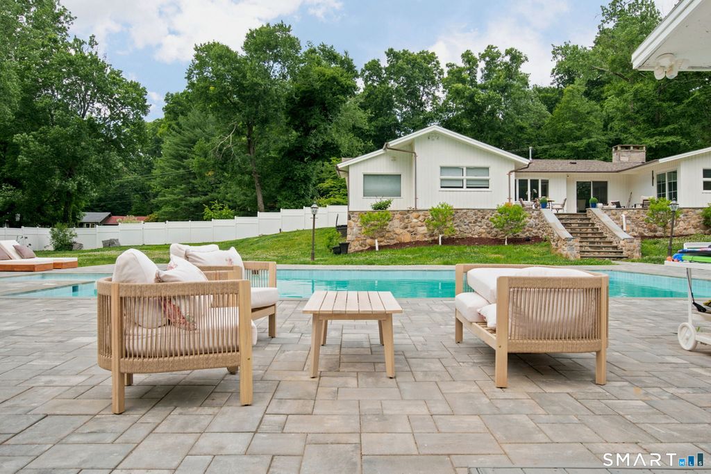 62 Heritage Drive, Woodbury, CT 06798