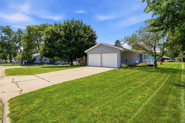 1210 NE 4th Street, Independence, IA 50644