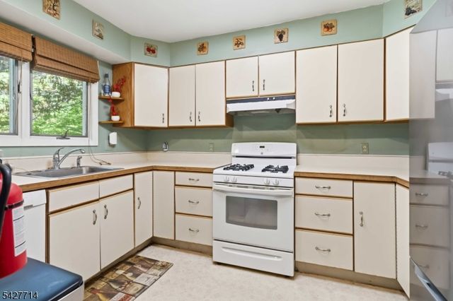 170 Marion Ct, Pompton Lakes Boro, NJ 07442