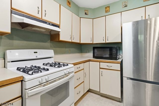 170 Marion Ct, Pompton Lakes Boro, NJ 07442
