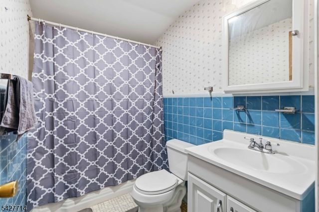170 Marion Ct, Pompton Lakes Boro, NJ 07442