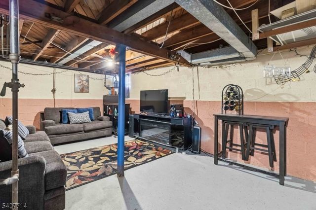 170 Marion Ct, Pompton Lakes Boro, NJ 07442