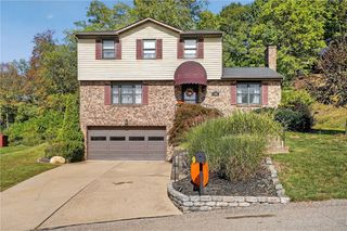 100 Roberta Dr, Carnegie, PA 15106