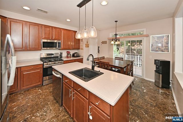 28 Thistle Drive, Paramus, NJ 07652