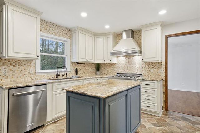 4271 Edgewater Drive NW, Kennesaw, GA 30144