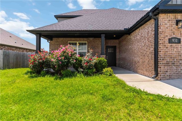 931 Skyline Loop, Centerton, AR 72719