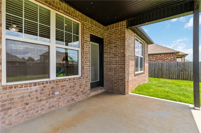 931 Skyline Loop, Centerton, AR 72719