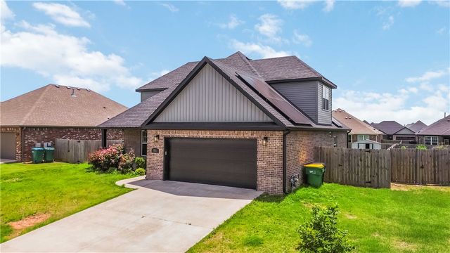 931 Skyline Loop, Centerton, AR 72719