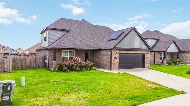 931 Skyline Loop, Centerton, AR 72719