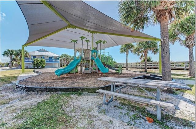 566 Chamber ST NW, Port Charlotte, FL 33948