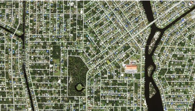 566 Chamber ST NW, Port Charlotte, FL 33948