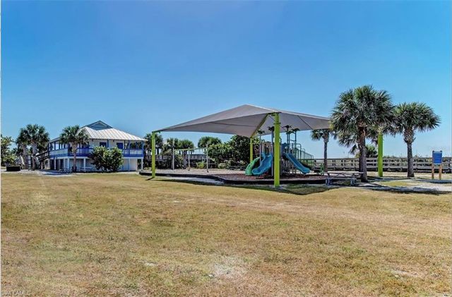 566 Chamber ST NW, Port Charlotte, FL 33948