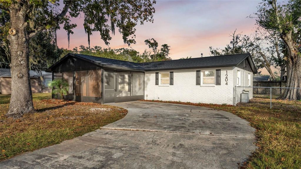 1204 N NANCY TERRACE, Plant City, FL 33563