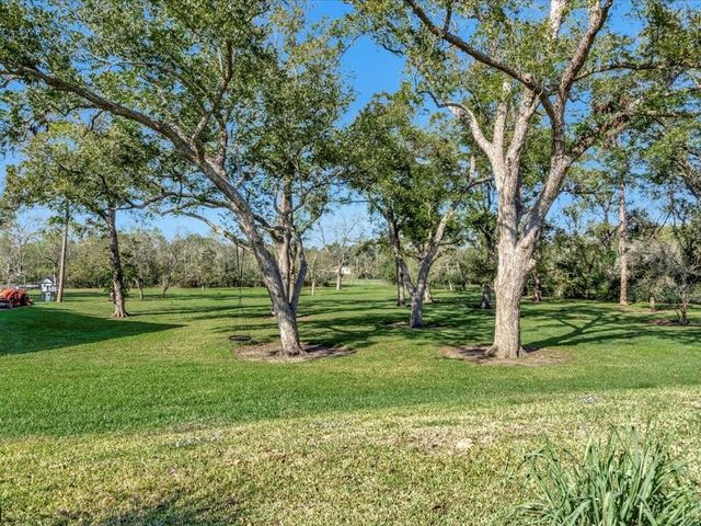 400 Hillcrest Drive, Richmond, TX 77469