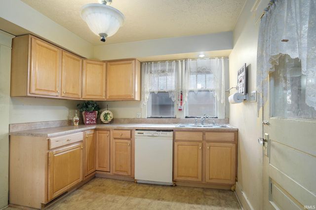 239 E jefferson Boulevard, Mishawaka, IN 46545