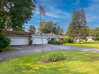 302 Mooseheart Road, North Aurora, IL 60542