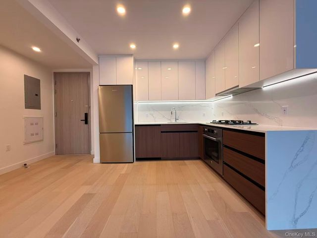 14449 Northern Boulevard 324, Flushing, NY 11354