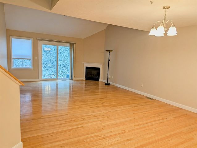 93 Westminster Dr 93, Marlborough, MA 01752