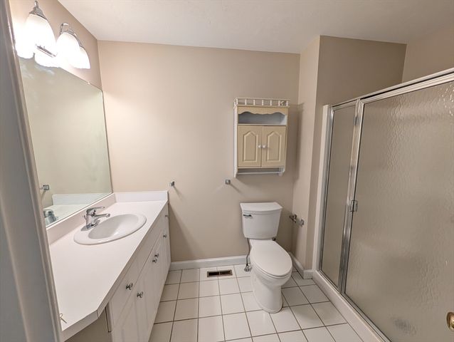 93 Westminster Dr 93, Marlborough, MA 01752