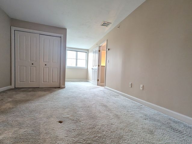 93 Westminster Dr 93, Marlborough, MA 01752