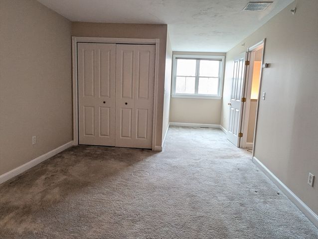 93 Westminster Dr 93, Marlborough, MA 01752