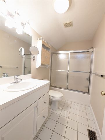 93 Westminster Dr 93, Marlborough, MA 01752