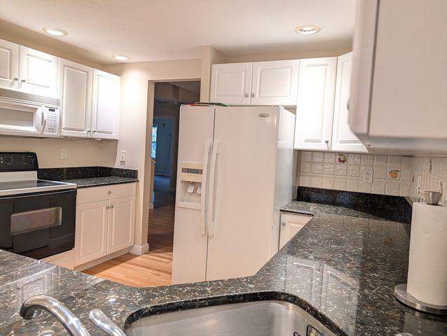 93 Westminster Dr 93, Marlborough, MA 01752