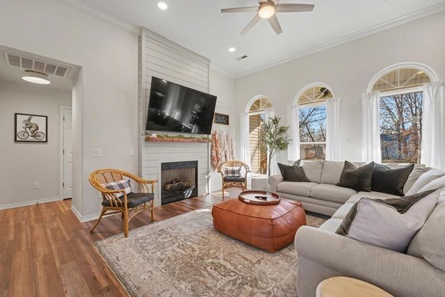 8 Slaggford Lane, Bella Vista, AR 72714