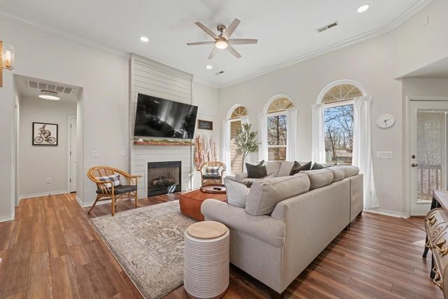 8 Slaggford Lane, Bella Vista, AR 72714