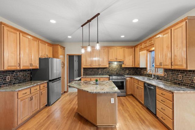 4102 Red Oak Lane, Chanhassen, MN 55331