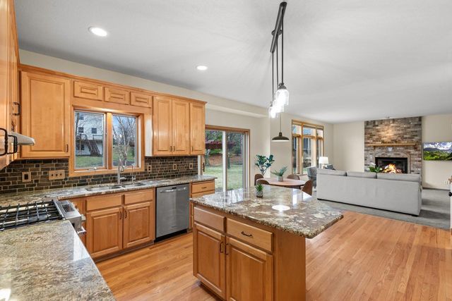 4102 Red Oak Lane, Chanhassen, MN 55331