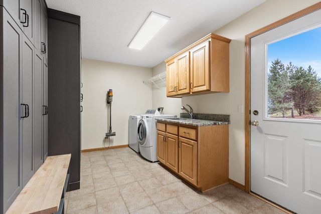 4102 Red Oak Lane, Chanhassen, MN 55331
