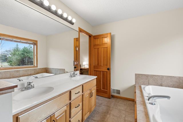 4102 Red Oak Lane, Chanhassen, MN 55331