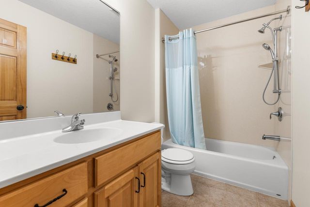 4102 Red Oak Lane, Chanhassen, MN 55331