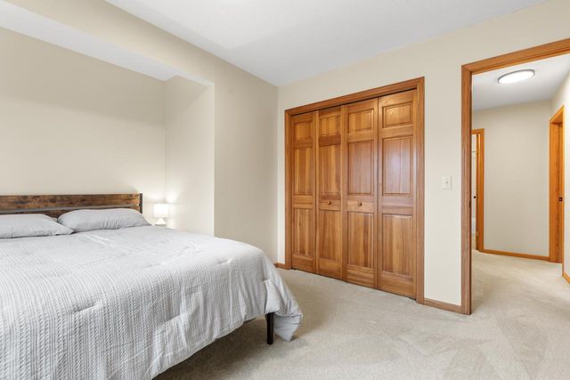 4102 Red Oak Lane, Chanhassen, MN 55331