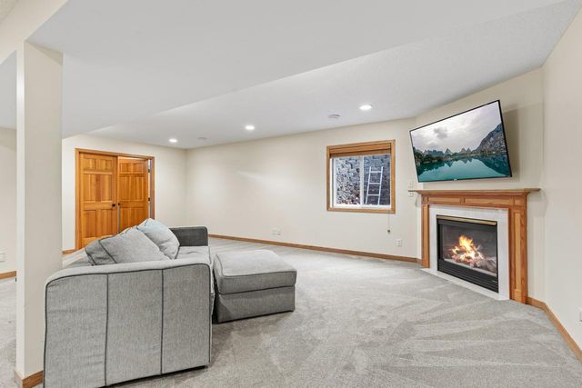 4102 Red Oak Lane, Chanhassen, MN 55331
