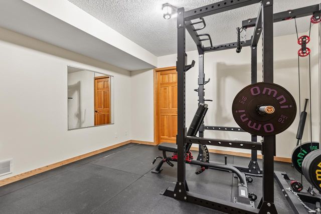 4102 Red Oak Lane, Chanhassen, MN 55331