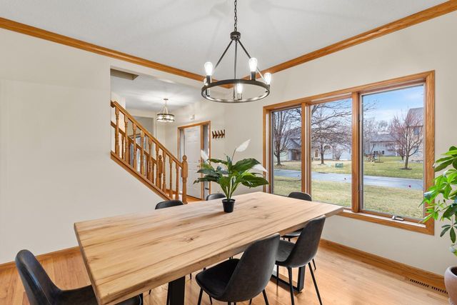 4102 Red Oak Lane, Chanhassen, MN 55331