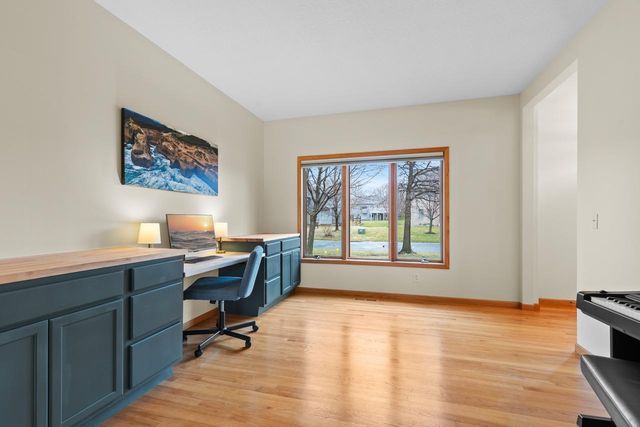 4102 Red Oak Lane, Chanhassen, MN 55331